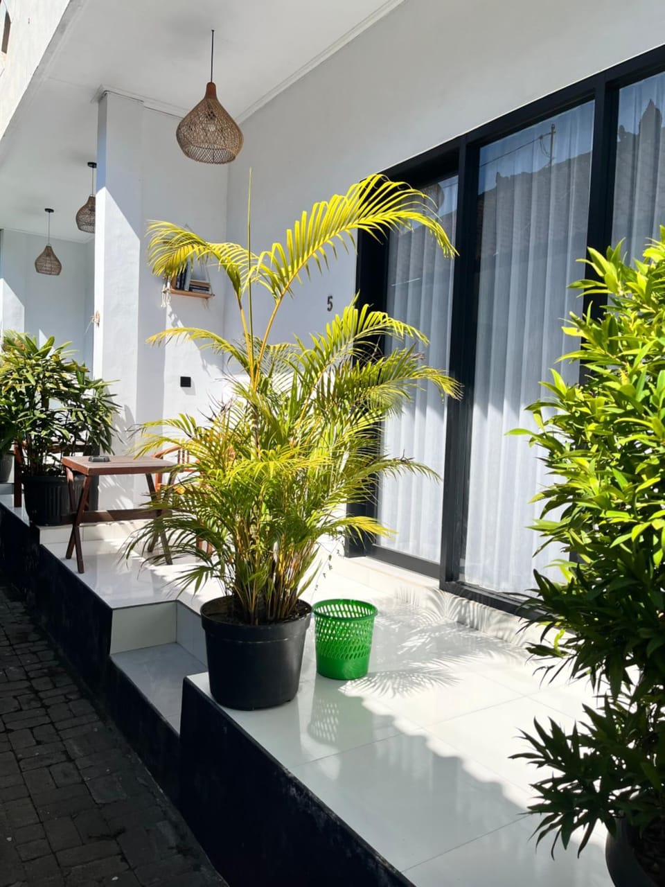JS Guest House Bed and Breakfast in Kuta