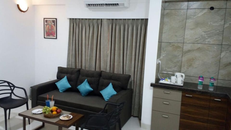 Coffee/tea facilities, Living room, Food and drinks, Seating area