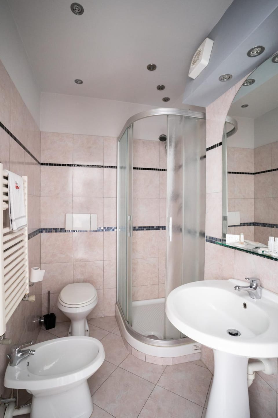 J Hotel Hotel in Piedmont