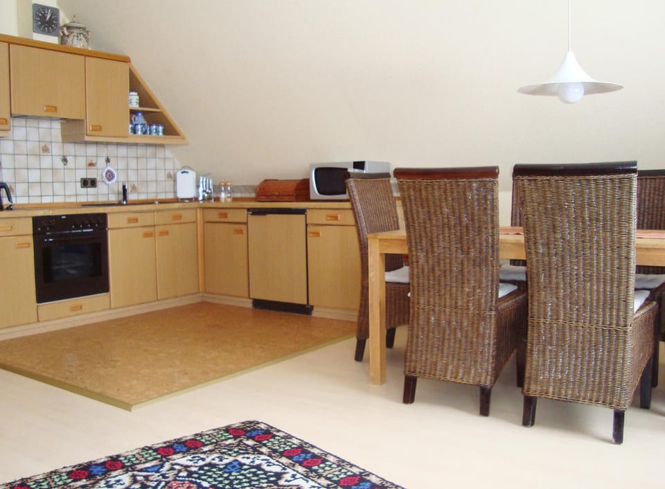 Day, Kitchen or kitchenette, Photo of the whole room, Decorative detail, Decorative detail, Seating area, Dining area