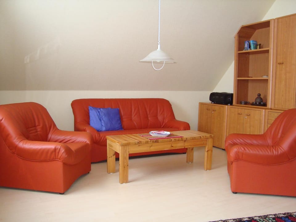 Day, Living room, Photo of the whole room, Decorative detail, Decorative detail, Seating area
