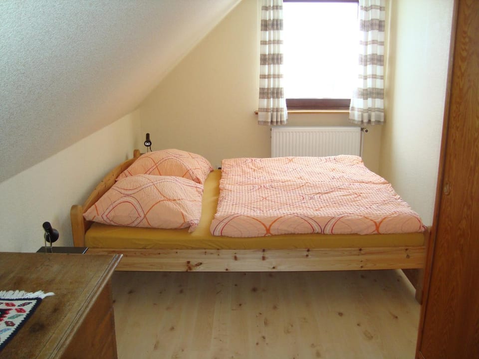 Day, Photo of the whole room, Decorative detail, Decorative detail, Bedroom