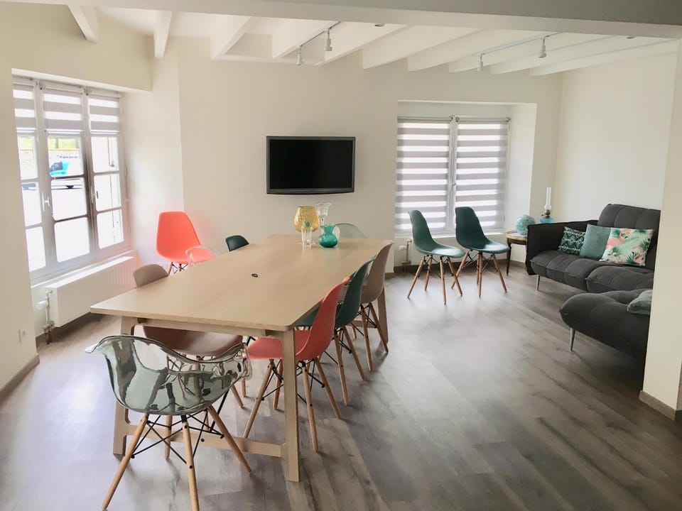 Communal lounge/ TV room, TV and multimedia, Banquet/Function facilities, Seating area, Dining area