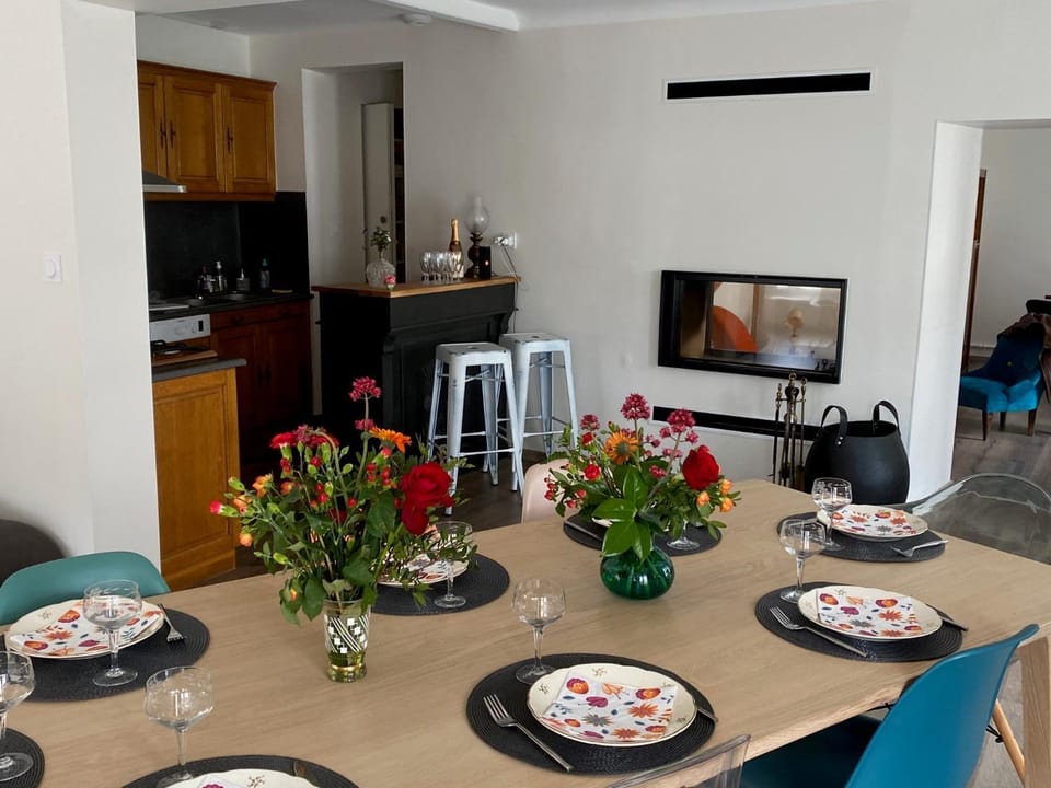 Lounge or bar, Dining area