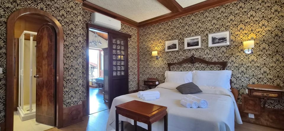 Bedroom, air conditioner