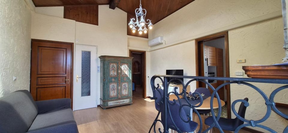 Living room, Dining area, air conditioner