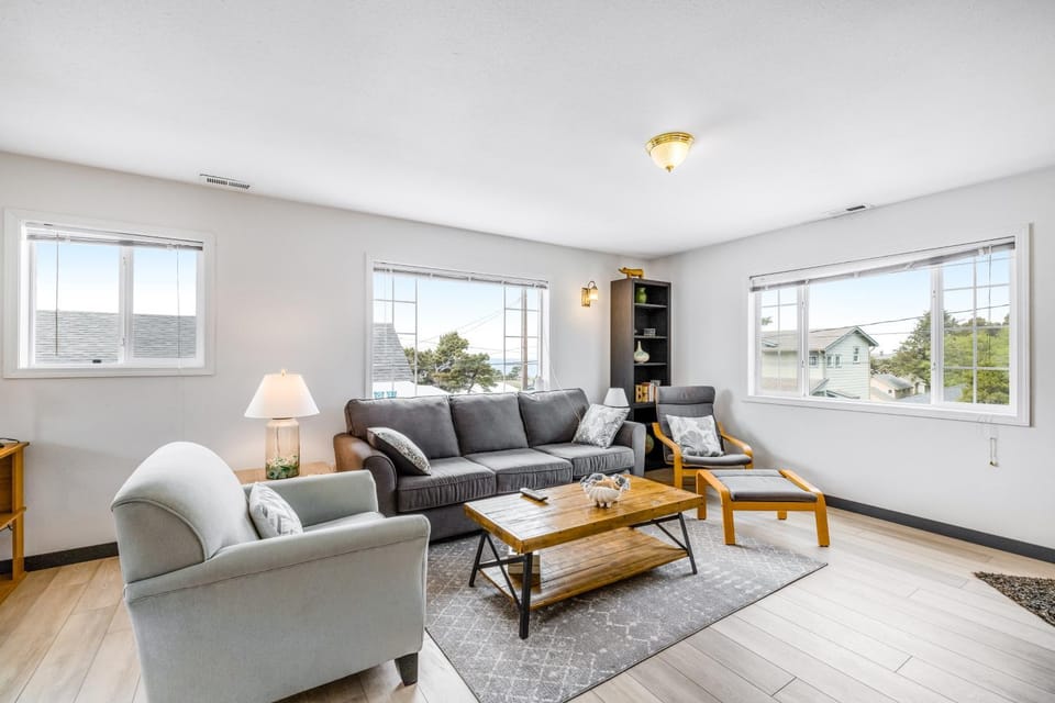 R&R at Road's End House in Roads End