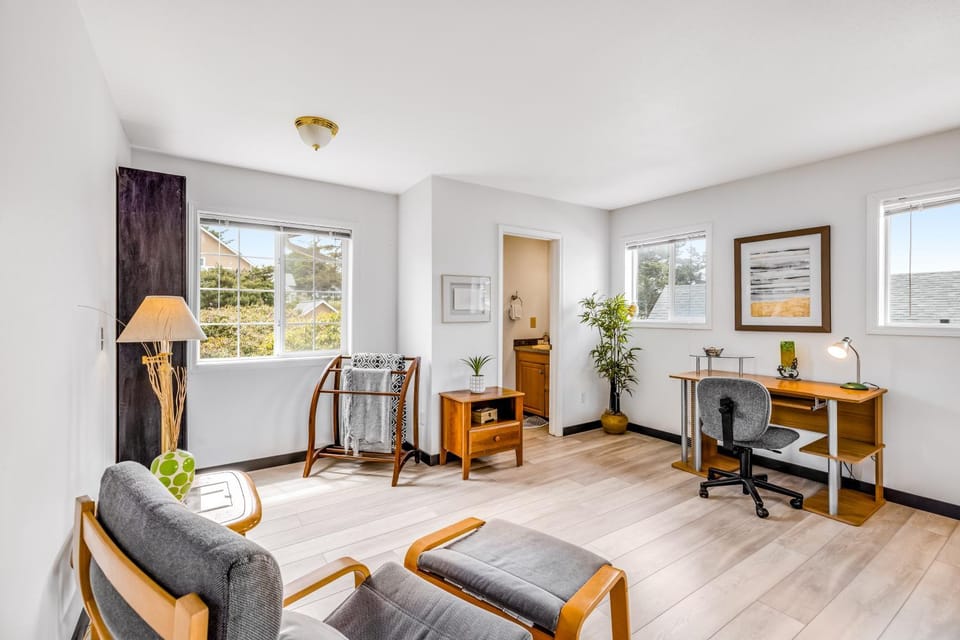 R&R at Road's End House in Roads End