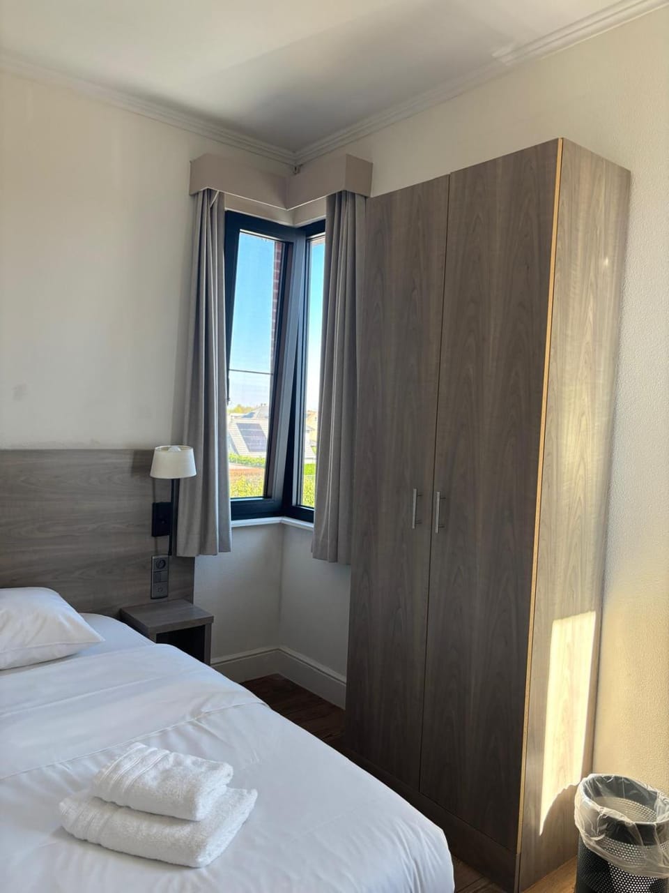Bed, Bedroom, towels, wardrobe
