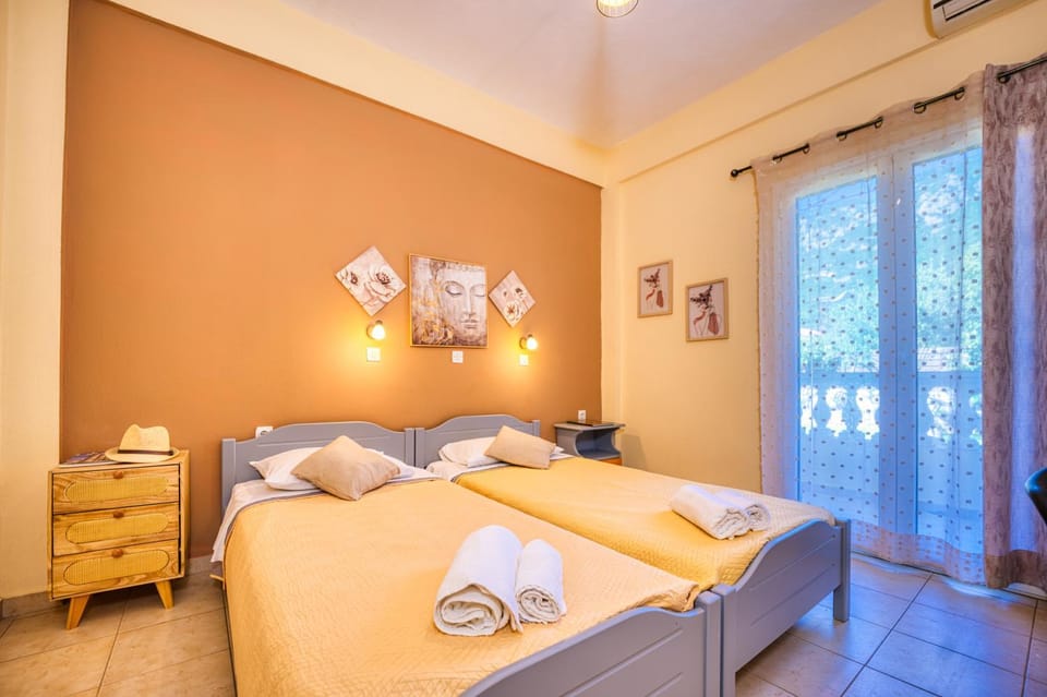 Bed, Bedroom, towels, air conditioner