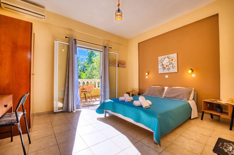 Bed, Seating area, Bedroom, towels, air conditioner