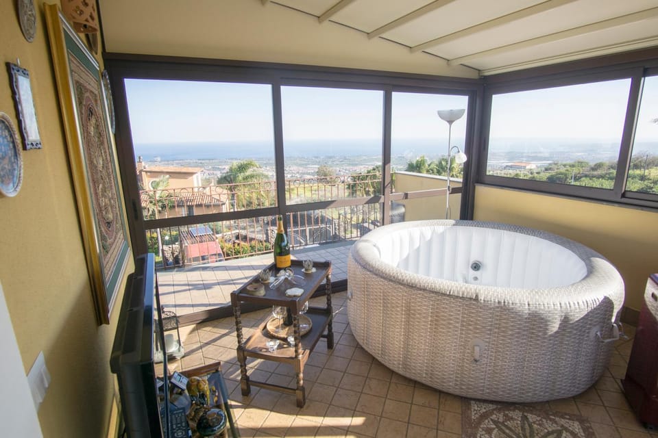 Day, Hot Tub, View (from property/room), Balcony/Terrace, Spa and wellness centre/facilities, Mountain view