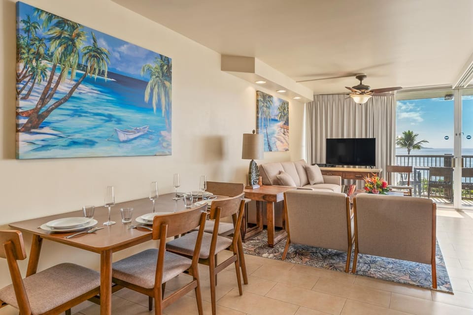 Seating area, Dining area