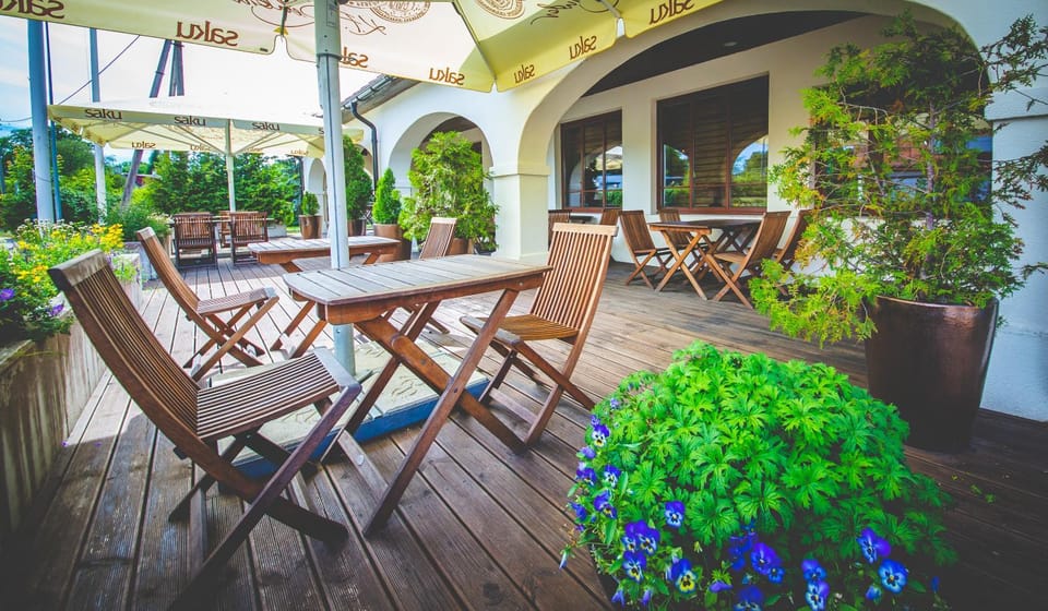 Property building, Summer, Balcony/Terrace, Street view