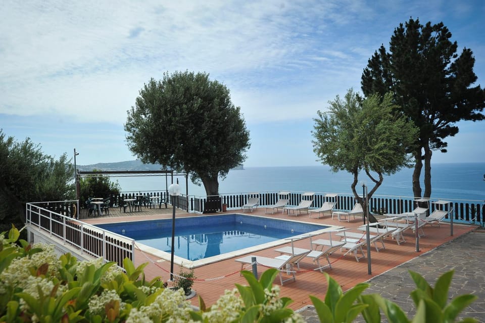 Solarium, Balcony/Terrace, Pool view, Swimming pool