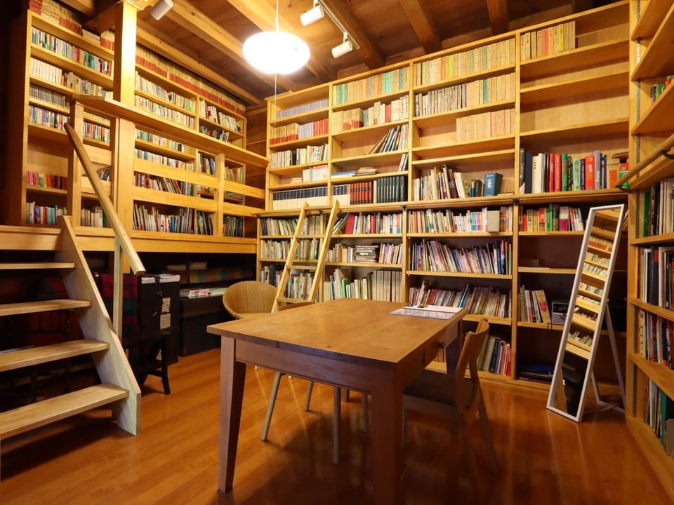 Library, Photo of the whole room