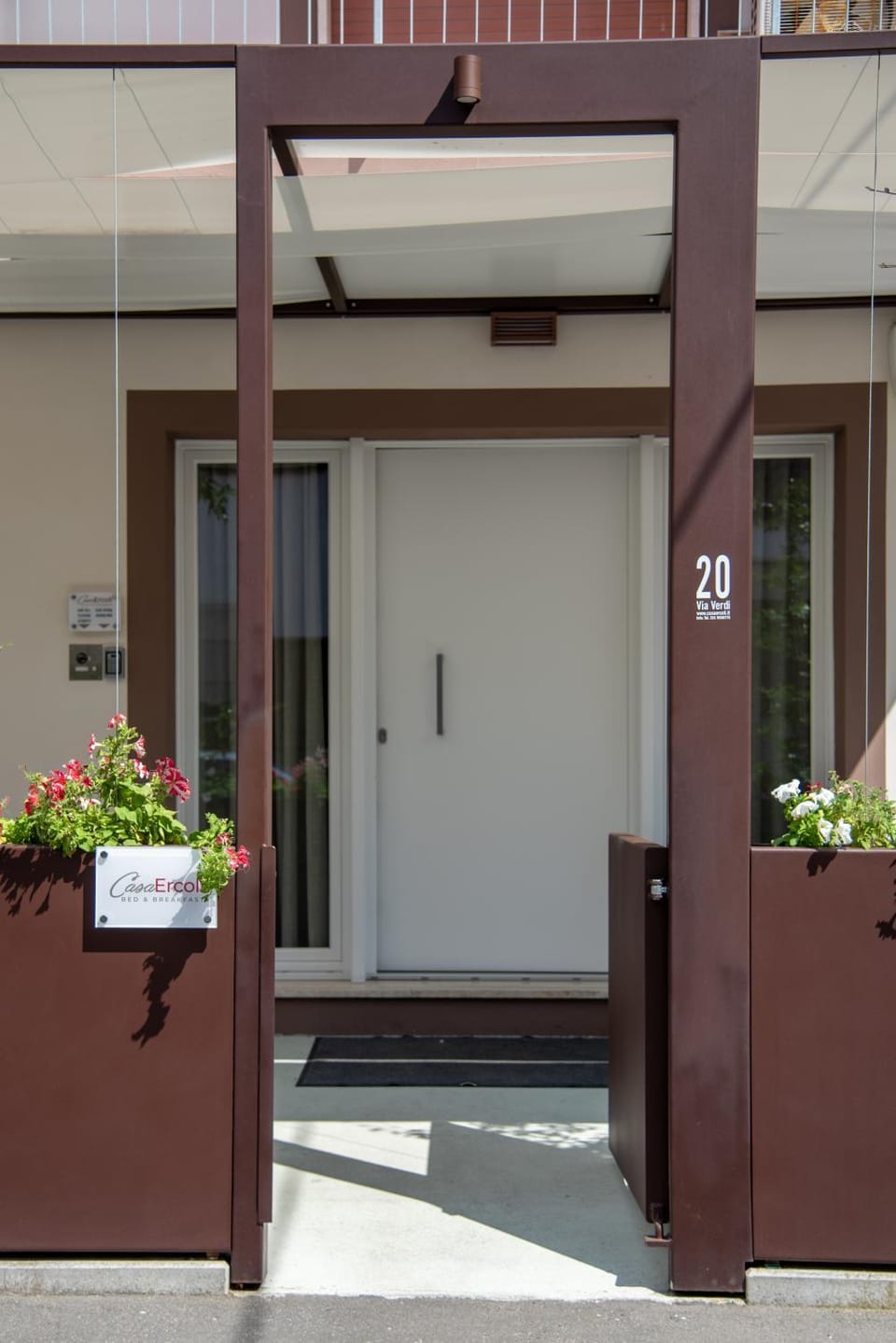 Facade/entrance