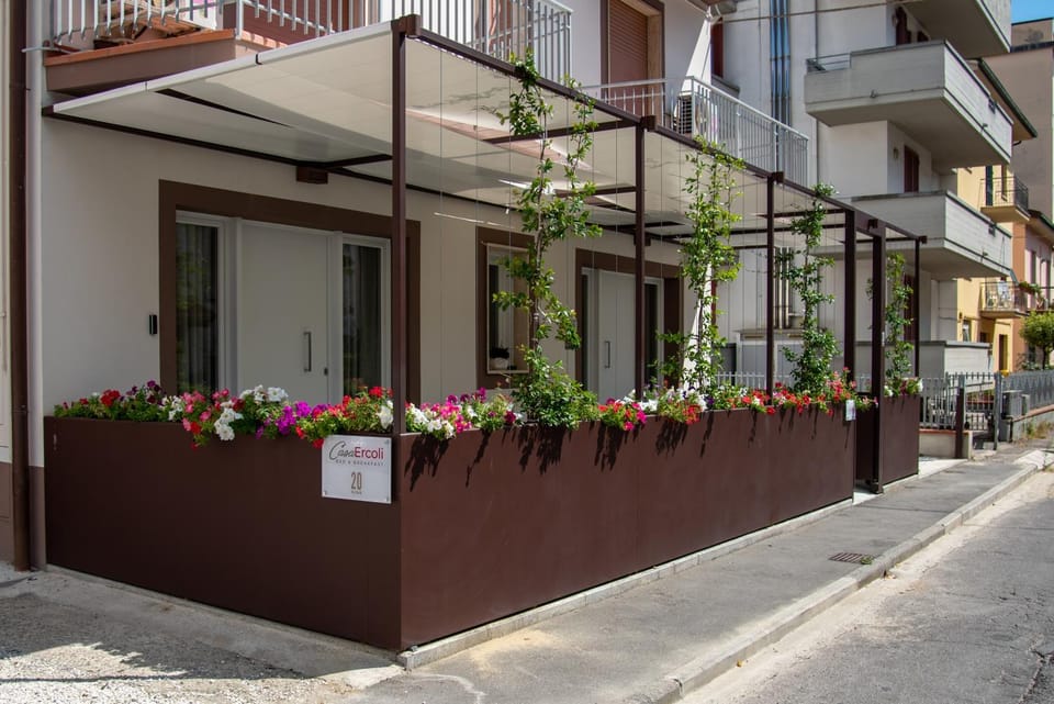 Facade/entrance