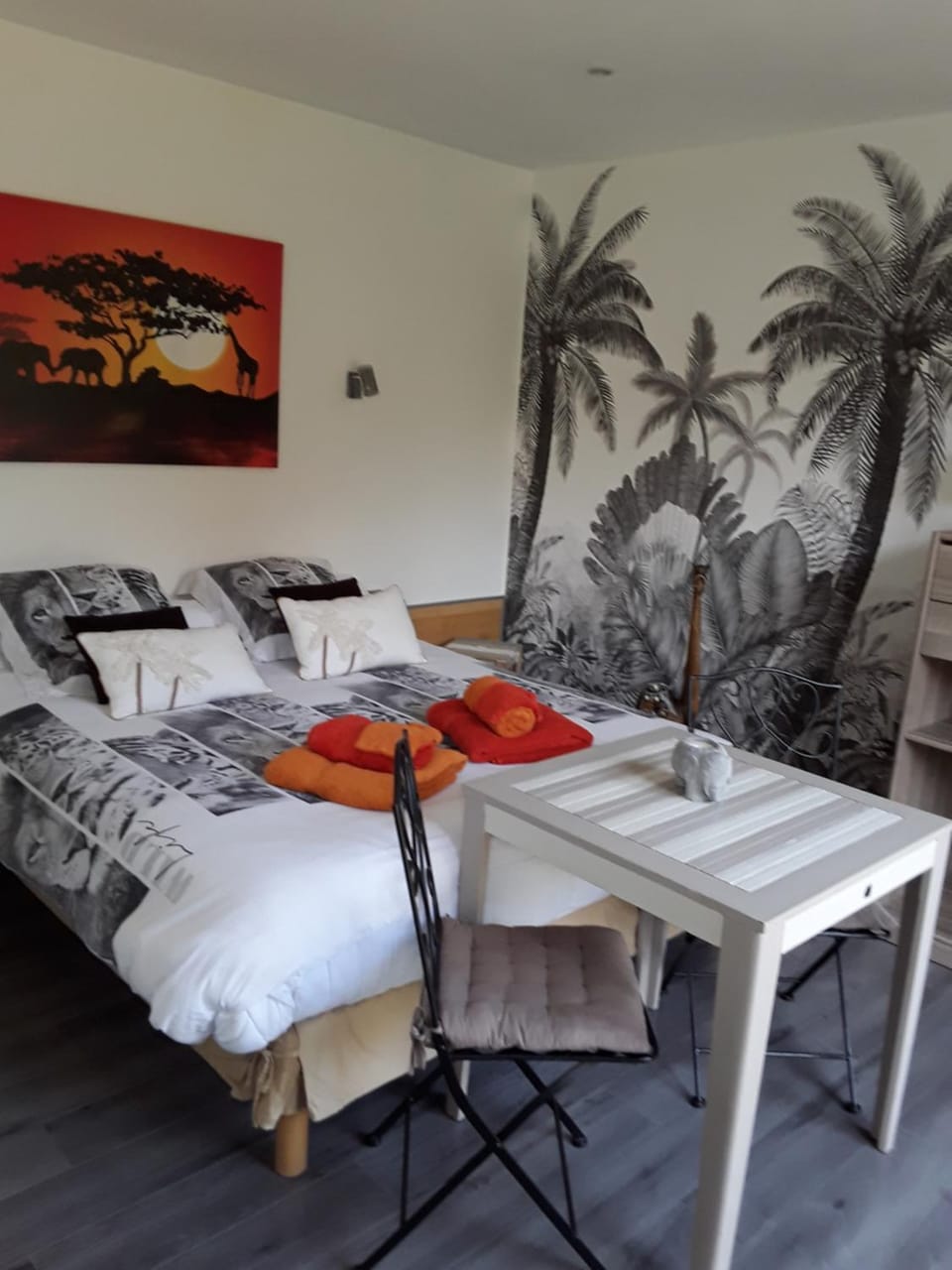 Photo of the whole room