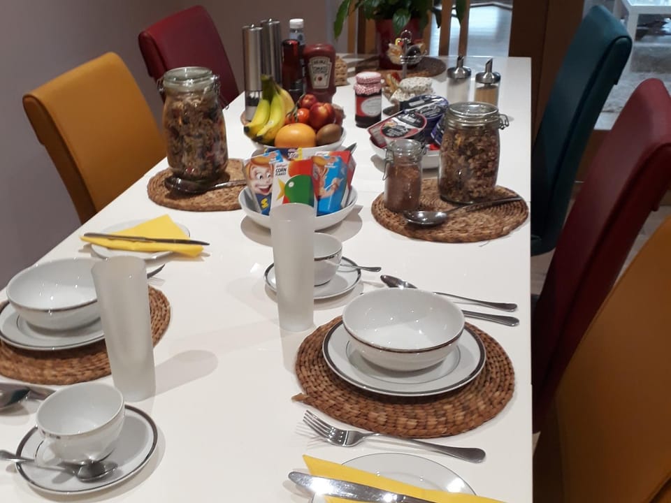 Food and drinks, Dining area, Food, Breakfast, Continental breakfast, Buffet breakfast
