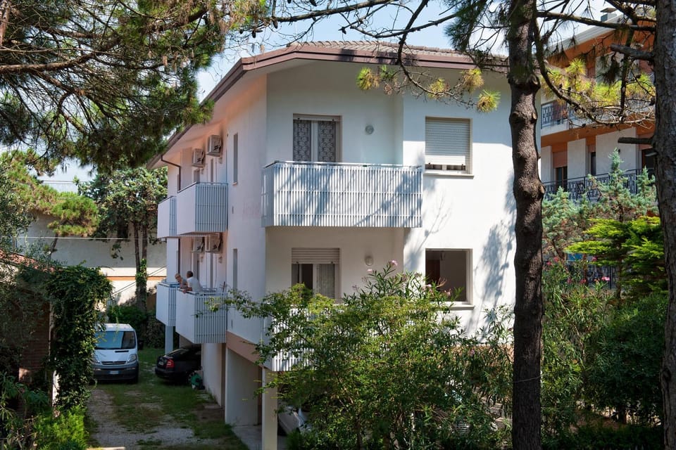 Property building, Facade/entrance, Neighbourhood, Parking