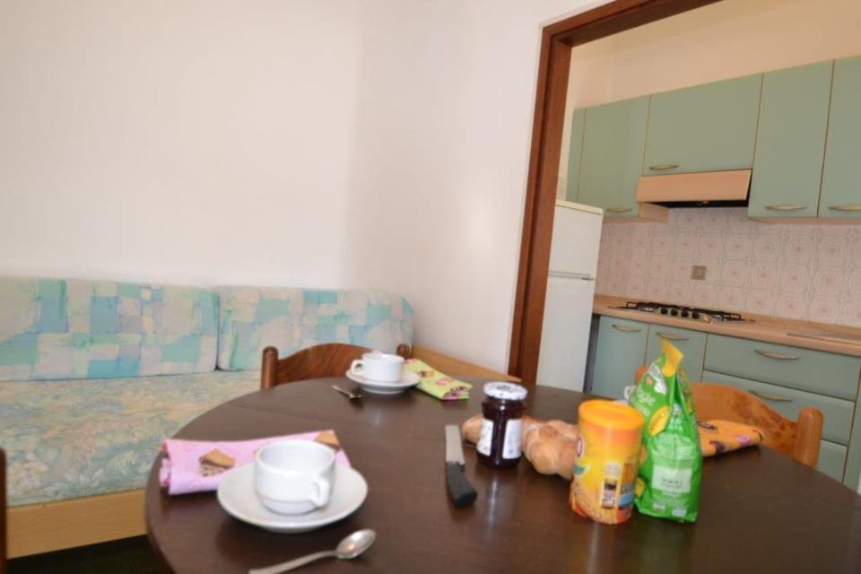 Kitchen or kitchenette, Dining area, stove, kitchen