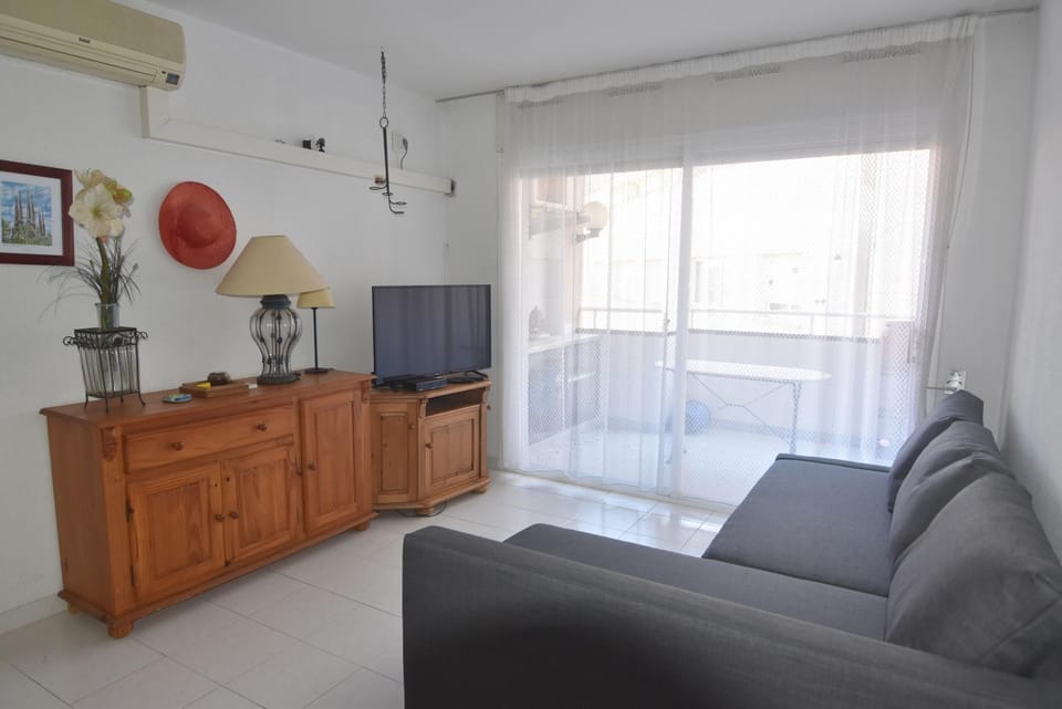 Communal lounge/ TV room, TV and multimedia, Living room