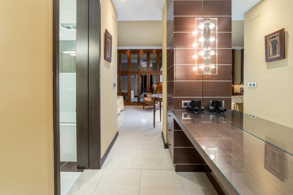 Coffee/tea facilities, Living room, Seating area, Dining area