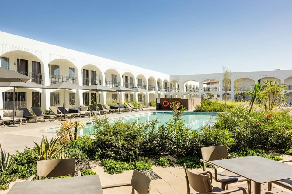 Swimming pool