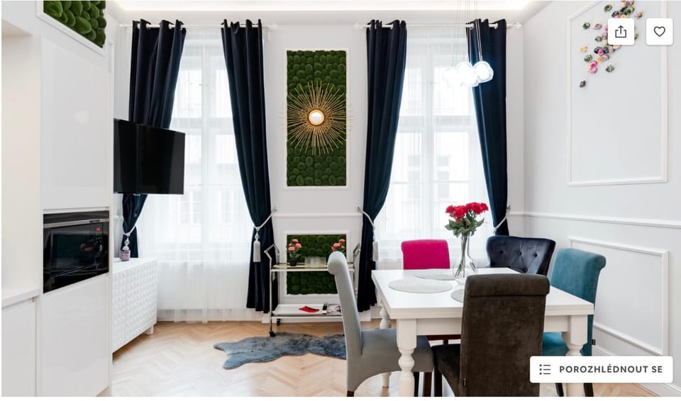 Communal lounge/ TV room, TV and multimedia, Living room, Seating area, Dining area