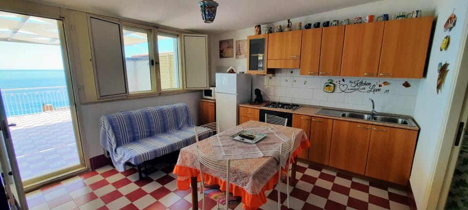 TV and multimedia, Living room, kitchen, air conditioner