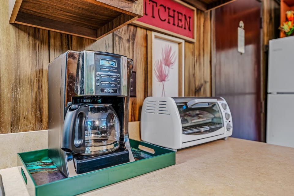 Coffee/tea facilities, toaster