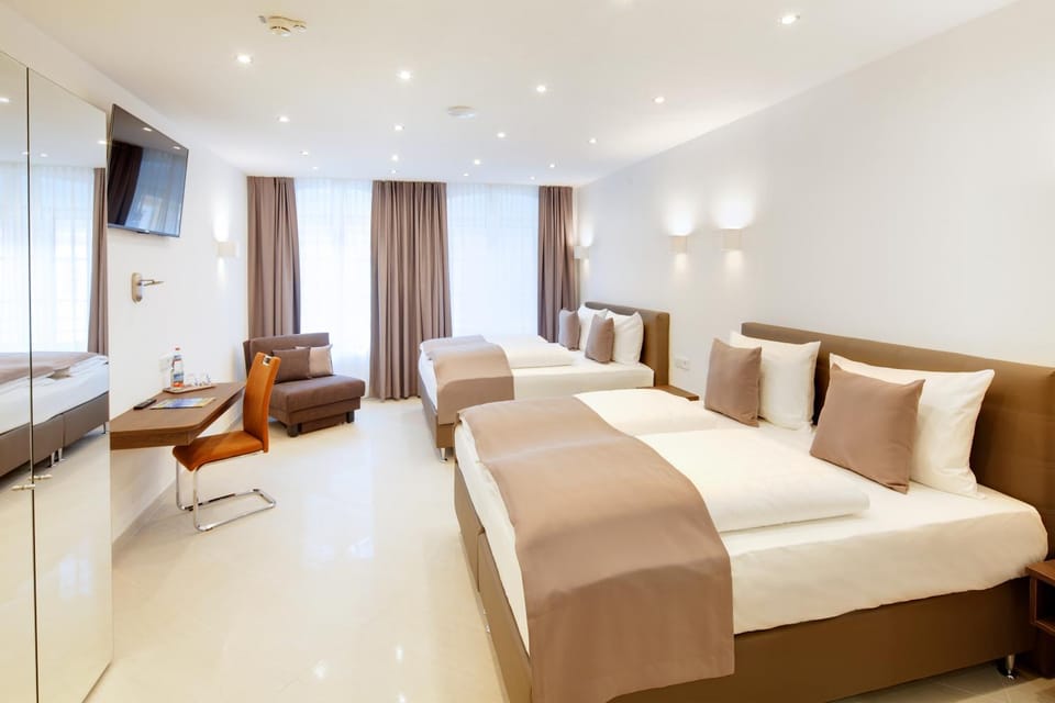 Bed, TV and multimedia, Living room, Photo of the whole room, Seating area, Bedroom