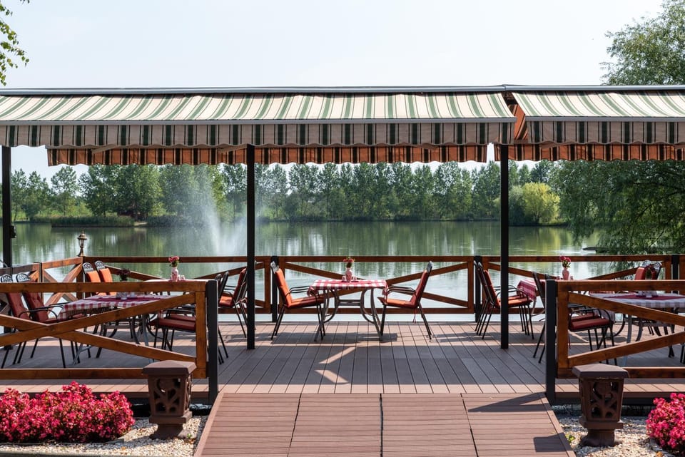 Balcony/Terrace, Banquet/Function facilities, Lake view
