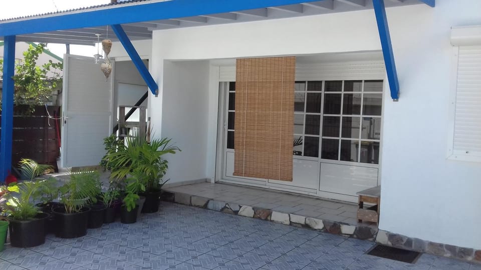 Patio, Facade/entrance, Balcony/Terrace
