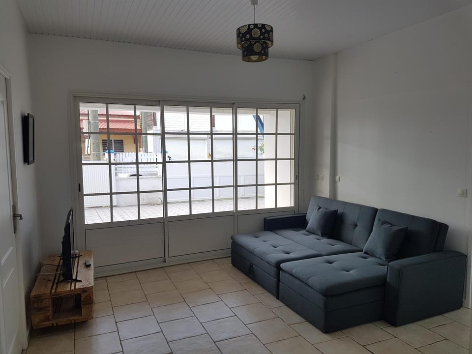 Communal lounge/ TV room, Balcony/Terrace, Living room