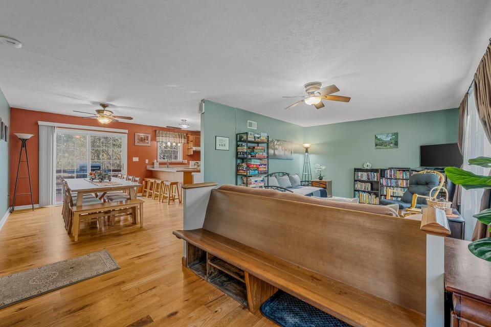 Facade/entrance, Floor plan