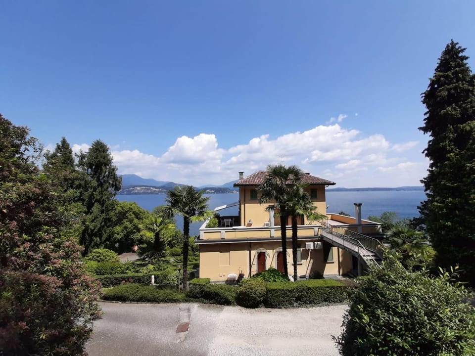 BMP APARTMENT GIOIOSA 1 terrazza vista Lago Apartment in Canton of Ticino