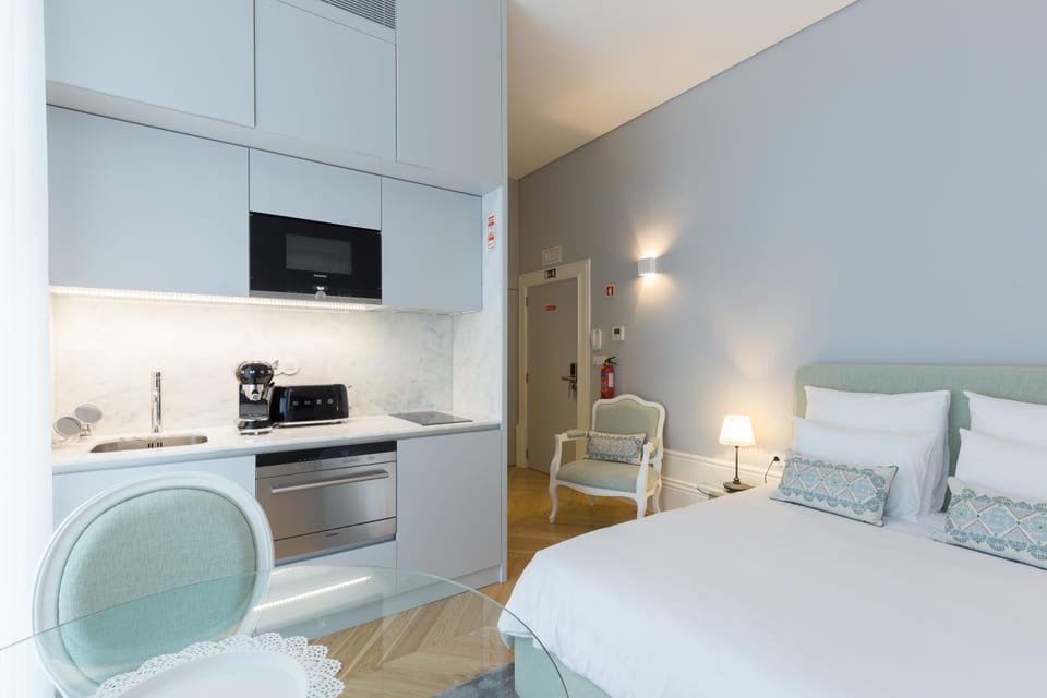 Bed, Kitchen or kitchenette