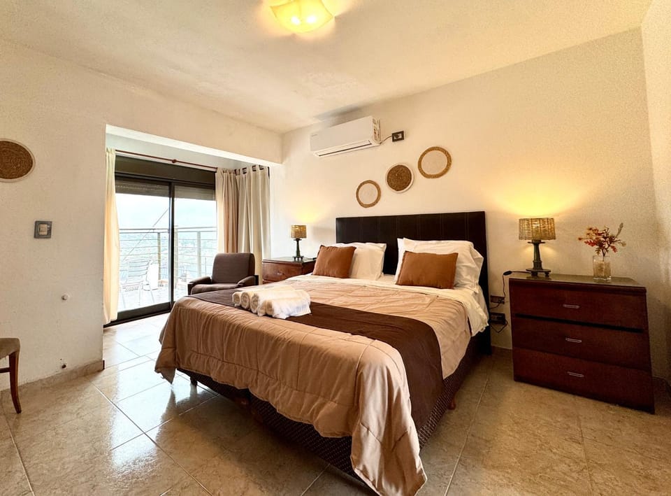 Bed, Photo of the whole room, Bedroom, air conditioner