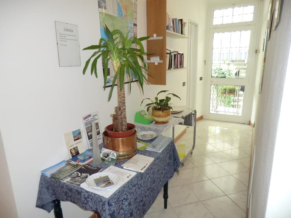 Day, Decorative detail