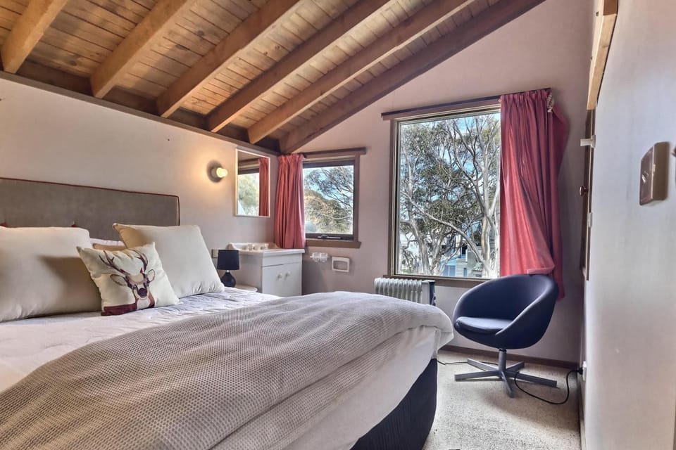 Bindi - Alpine Getaways's Chalet at Tower Rd Chalet in Dinner Plain