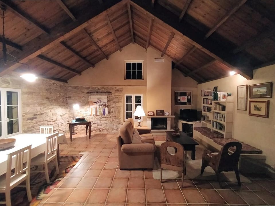 Communal lounge/ TV room, Library, Living room, Dining area, Garden view