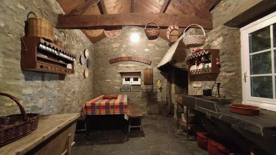 Property building, BBQ facilities, pet friendly