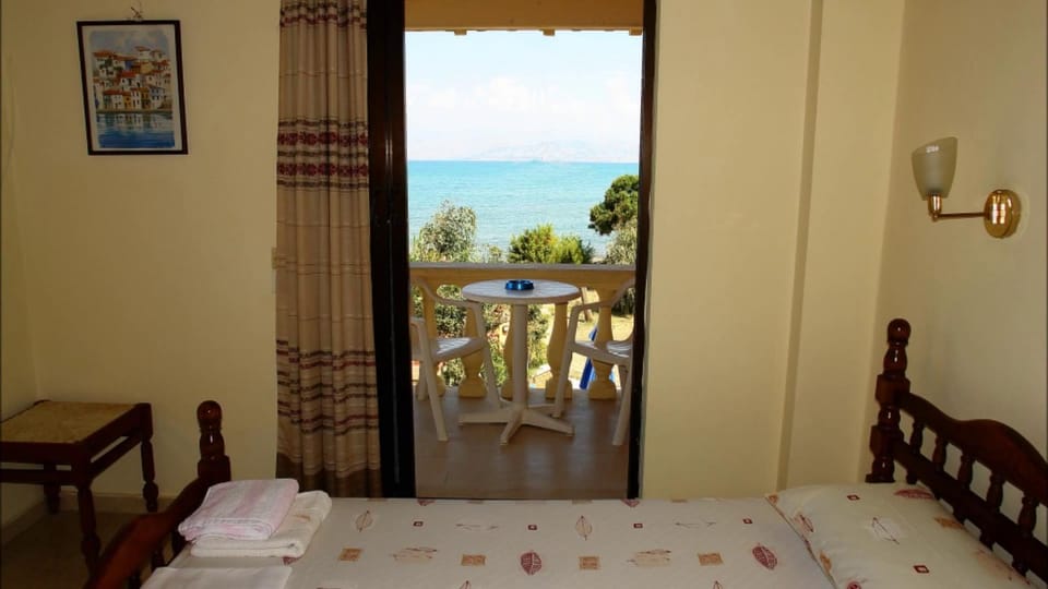 Bed, Natural landscape, View (from property/room), Balcony/Terrace, Photo of the whole room, Bedroom, Sea view