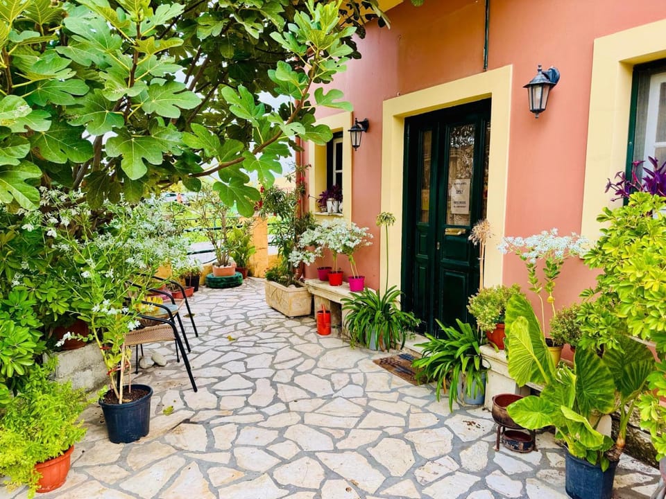 Property building, Spring, Day, Garden, Garden view