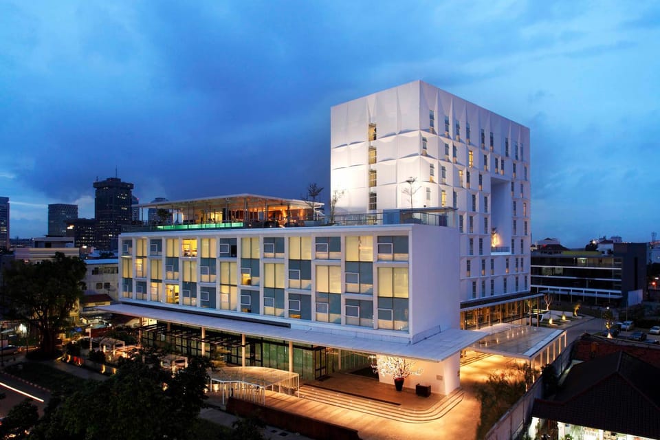 Facade/entrance, Bird's eye view