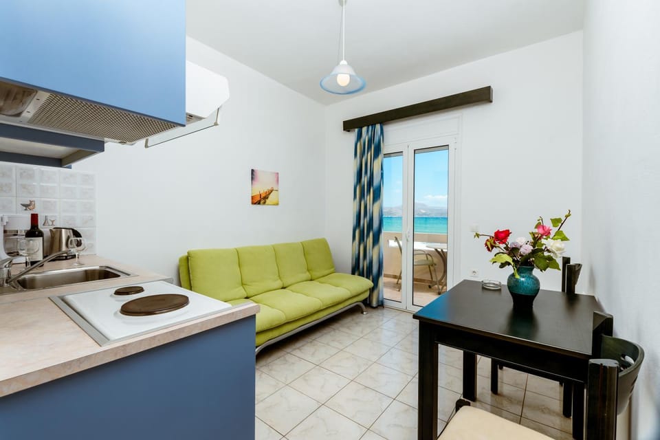Kitchen or kitchenette, Seating area