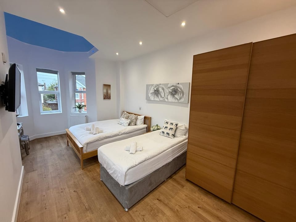 Holiday Home Hot Tub & Sauna House in Bournemouth