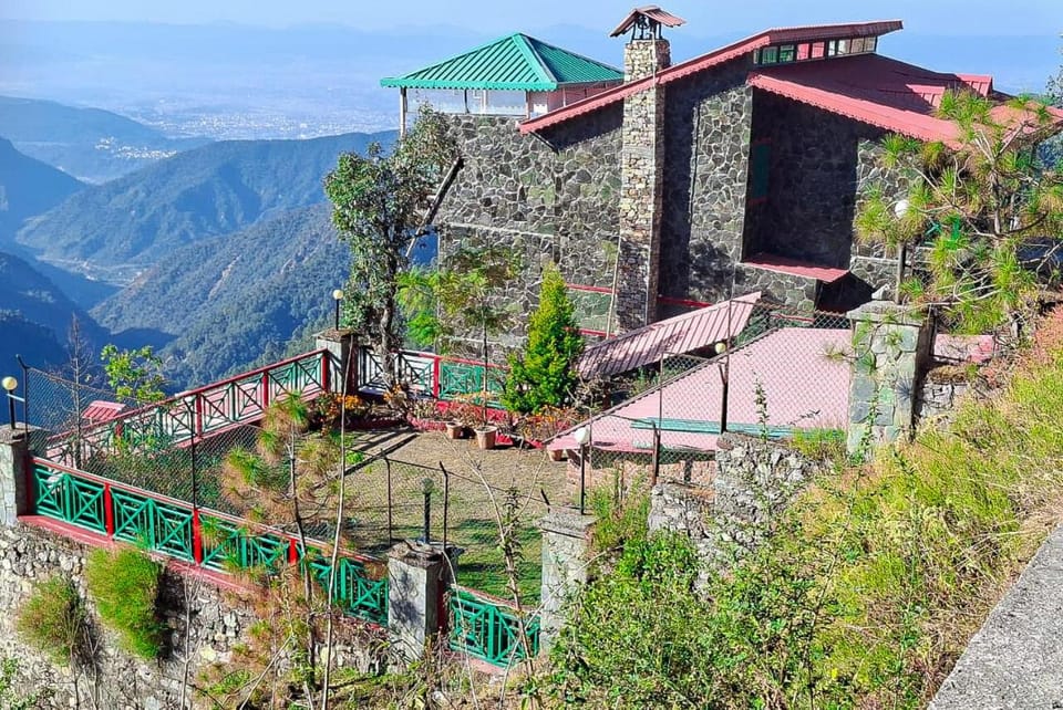 VEENU'S COTTAGE-views heater bonfire barbeque wifi MUSSOORIE Villa in Uttarakhand